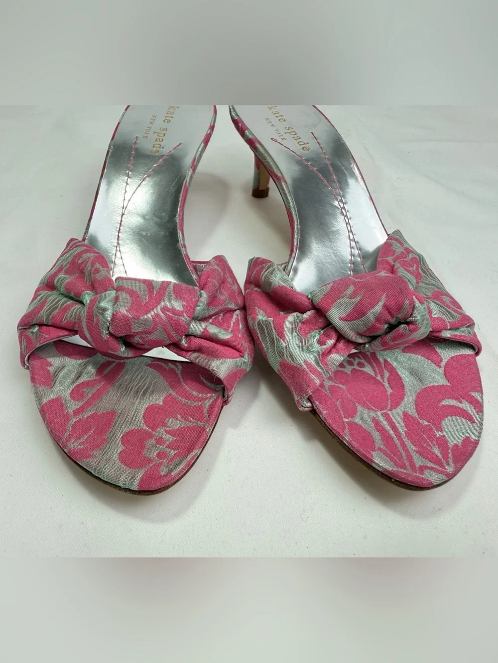 Kate Spade NY Kitten Heel Mules Pink Silver Floral Brocade Knot Sandal 7 B Italy